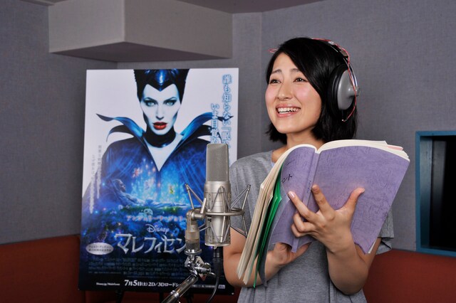 映画「マレフィセント」のアフレコで1人3役に挑戦する福田彩乃。(c)2014 Disney Enterprises, Inc. All rights reserved.