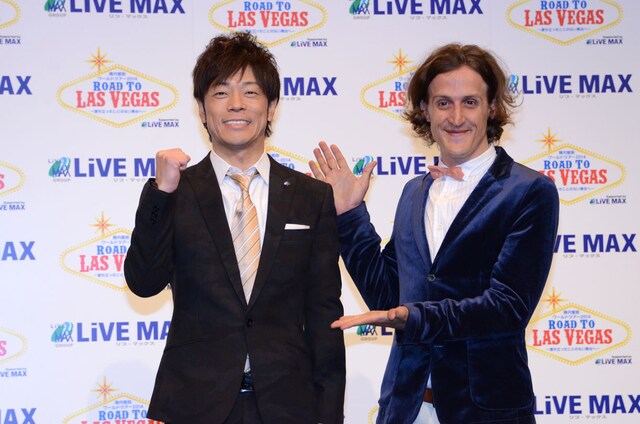 陣内智則と英語指導を担当するチャド・マレーン。