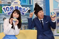 （左から）佐々木希、小籔千豊。