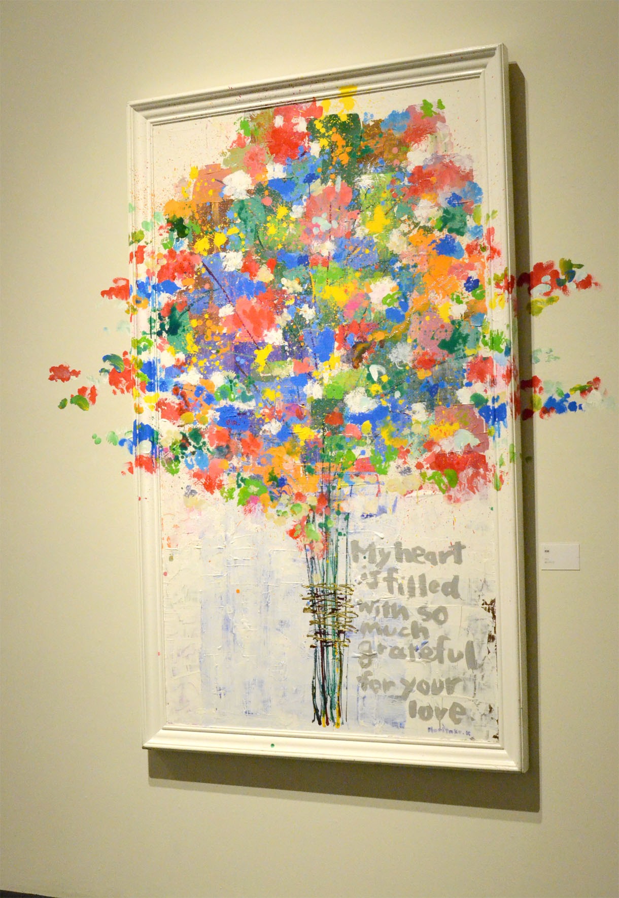 この作品では壁に直接色を付けている。