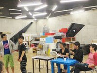 「田村亮一座実験公演『ぶちかまし太郎、走って逃げる。』」稽古風景。