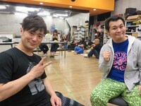 「田村亮一座実験公演『ぶちかまし太郎、走って逃げる。』」に出演するカラテカ入江とザ・パンチ・浜崎。