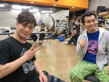 「田村亮一座実験公演『ぶちかまし太郎、走って逃げる。』」に出演するカラテカ入江とザ・パンチ・浜崎。