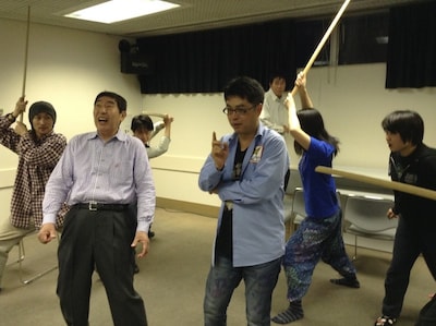 立川志らくが主宰する劇団下町ダニーローズの第16回公演「演劇らくご 芝浜」の稽古風景。