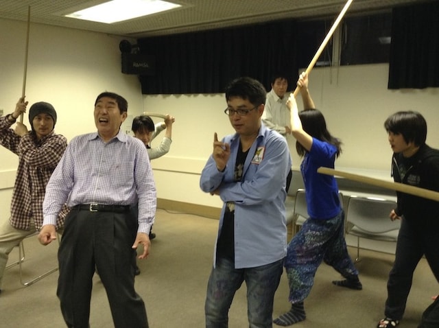 立川志らくが主宰する劇団下町ダニーローズの第16回公演「演劇らくご 芝浜」の稽古風景。