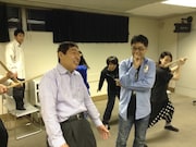 立川志らくが主宰する劇団下町ダニーローズの第16回公演「演劇らくご 芝浜」の稽古風景。