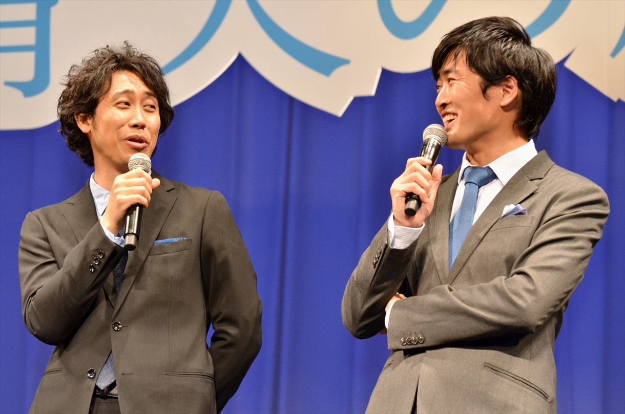 （左から）大泉洋、劇団ひとり。