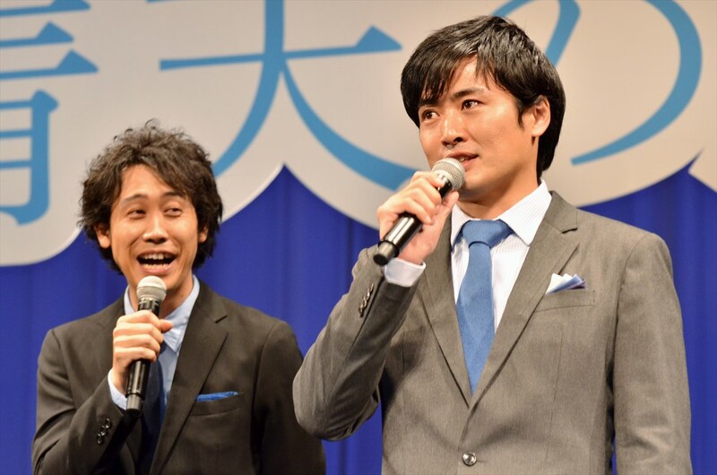 劇団ひとり（右）と、大泉洋（左）。