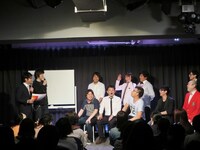 日帰りバスツアー「太田プロ注目芸人と行く 初夏の赤城高原バスツアー」の企画会議の様子。