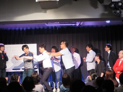 日帰りバスツアー「太田プロ注目芸人と行く 初夏の赤城高原バスツアー」の企画会議の様子。ポルカで園内をまわるシミュレーション。