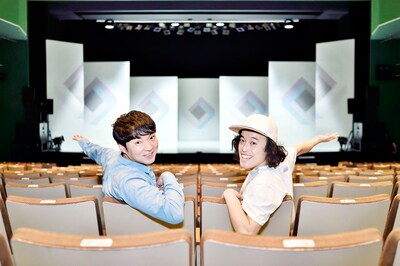 単独ライブを開催中のエレキコミック。撮影：菊池聡