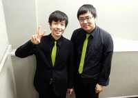 ピテカントロプス。左が大和田、右が中村。