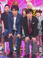 収録後の記念撮影の様子。