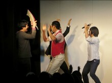 1位をハイタッチで喜ぶエルシャラカーニとトップリード。