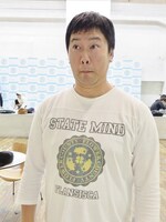 初単独ライブ「とにかく明るい安村ソロライブ ～とにかくがんばります～」を開催するとにかく明るい安村。