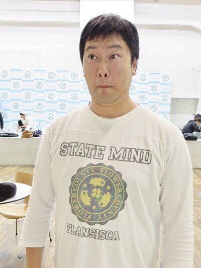 初単独ライブ「とにかく明るい安村ソロライブ ～とにかくがんばります～」を開催するとにかく明るい安村。