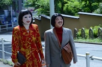 東京タワーまでの道のりをデートのように楽しむ細貝さんと朱美ちゃん3号。