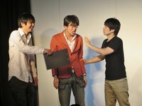 メガネを外され激怒する永沢。