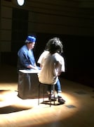 コントの一場面。