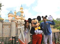 「世界のディズニーリゾートへGO！」イメージ。 (c)Disney