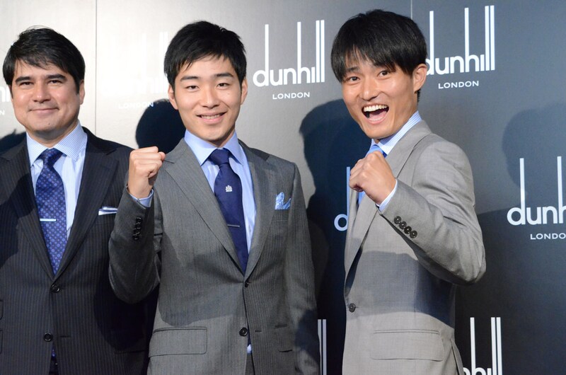 ダンヒルの「勝負服」お披露目イベントに出席した（左から）永島昭浩とジャルジャル。