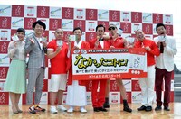 （左から）武内由紀子、ペナルティ・ヒデ、「なかったコトに！芸人」5組。