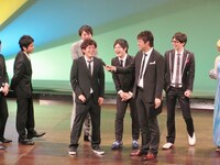 ギャグを振られたことに気付かずはにかむちゅうえい。