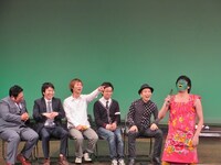 「七変化」で玉城のメイク以上に頭部にビックリするメンバーたち。