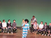 「七変化」でビックスモールンのネタをする関。