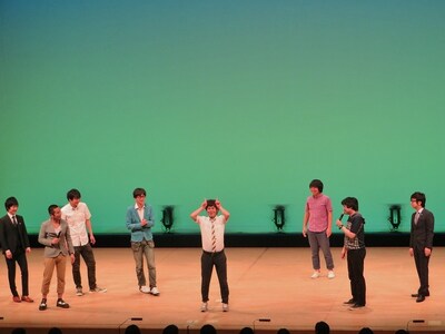 FKD48による前説で、ガンダムを披露したちゅうえい。