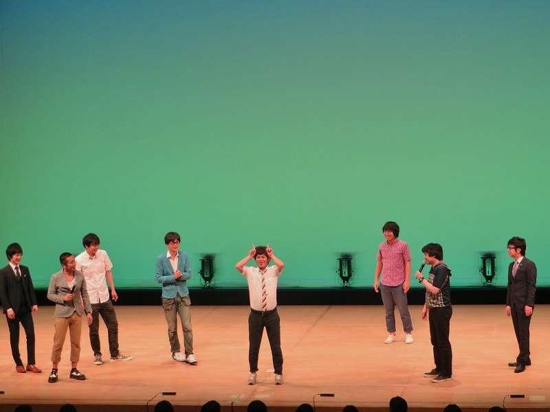 FKD48による前説で、ガンダムを披露したちゅうえい。