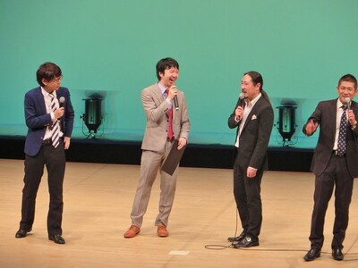 三四郎と笑い飯のトーク。西田は小宮の歯が気になる様子。