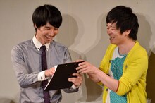 「K-PRO一週間ぶっ通し興行後夜祭」でMCを務めるザンゼンジ。