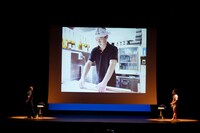 オモロー山下のうどん屋を訪れた際のことを話す2人。