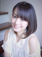 アシスタントの脊山麻理子。