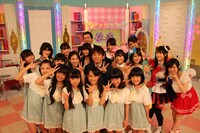 特別番組「特別開校！プリパラ スクール」収録時の集合写真。