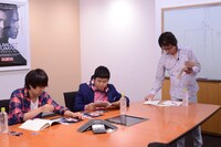 吹き替え練習の様子。