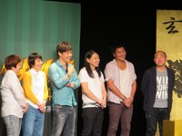 ライブ終了後、女性2人は早々に帰宅。