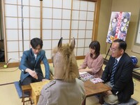 マンガ「駒ひびき」原作者・さがら総と将棋対決をするインパルス板倉。