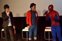 （左から）ウーマンラッシュアワー、岡本夏生。