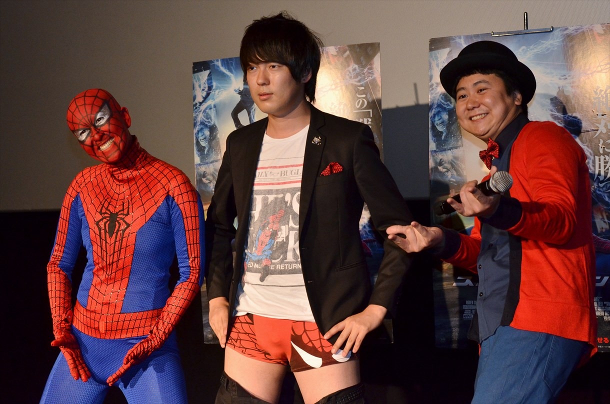 映画「アメイジング・スパイダーマン2」トークイベント出演時の岡本夏生（左）。