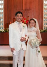 オアフ島の教会で結婚式を挙げたあべこうじと高橋愛。