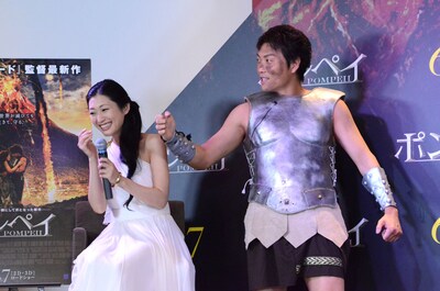 八木の「世界で一番細いグー」に壇蜜は大笑い。