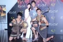 映画「ポンペイ」の公開記念イベントに登場した（左から）品川庄司・庄司、壇蜜、サバンナ八木、ペナルティ・ワッキー。