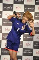 鈴木奈々に扮する、みかん。