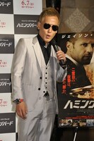 本田圭佑に扮する、じゅんいちダビッドソン。