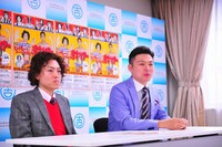 「学天即 夏の全国巡業ビッググレートスーパーストロング漫才ツアー」開催発表会見の様子。(c)吉本興業