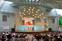 「真夏の笑フェス2013」の様子。