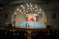 「真夏の笑フェス2013」の様子。