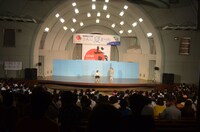 「真夏の笑フェス2013」の様子。